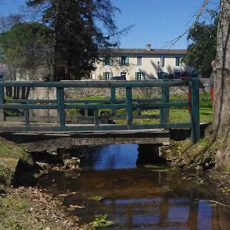 Chambres D'hotes Et Gite Sous La Tonnelle بيت ضيافة Saint-Julien-des-Landes