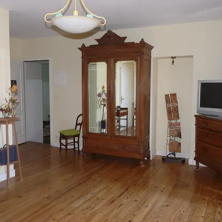 Chambres D'hotes Et Gite Sous La Tonnelle * Saint-Julien-des-Landes